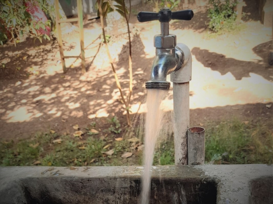 El desabastecimiento de agua que se vive en varios barrios de la ciudad de Camoapa afecta desde hace varios días a la población que ve limitada sus actividades cotidianas.