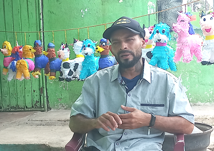 Logró salir del camino equivocado y ahora se dedica a fabricar piñatas en Juigalpa.