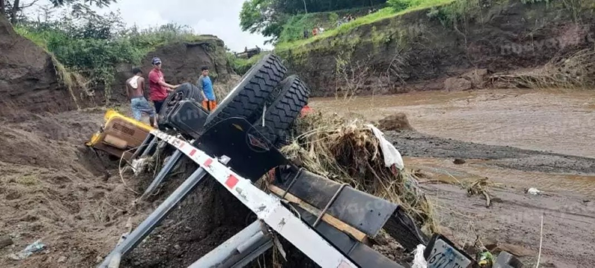 Encuentran muerto a rivense arrastrado con todo y camión por las fuertes corrientes en Nandaime