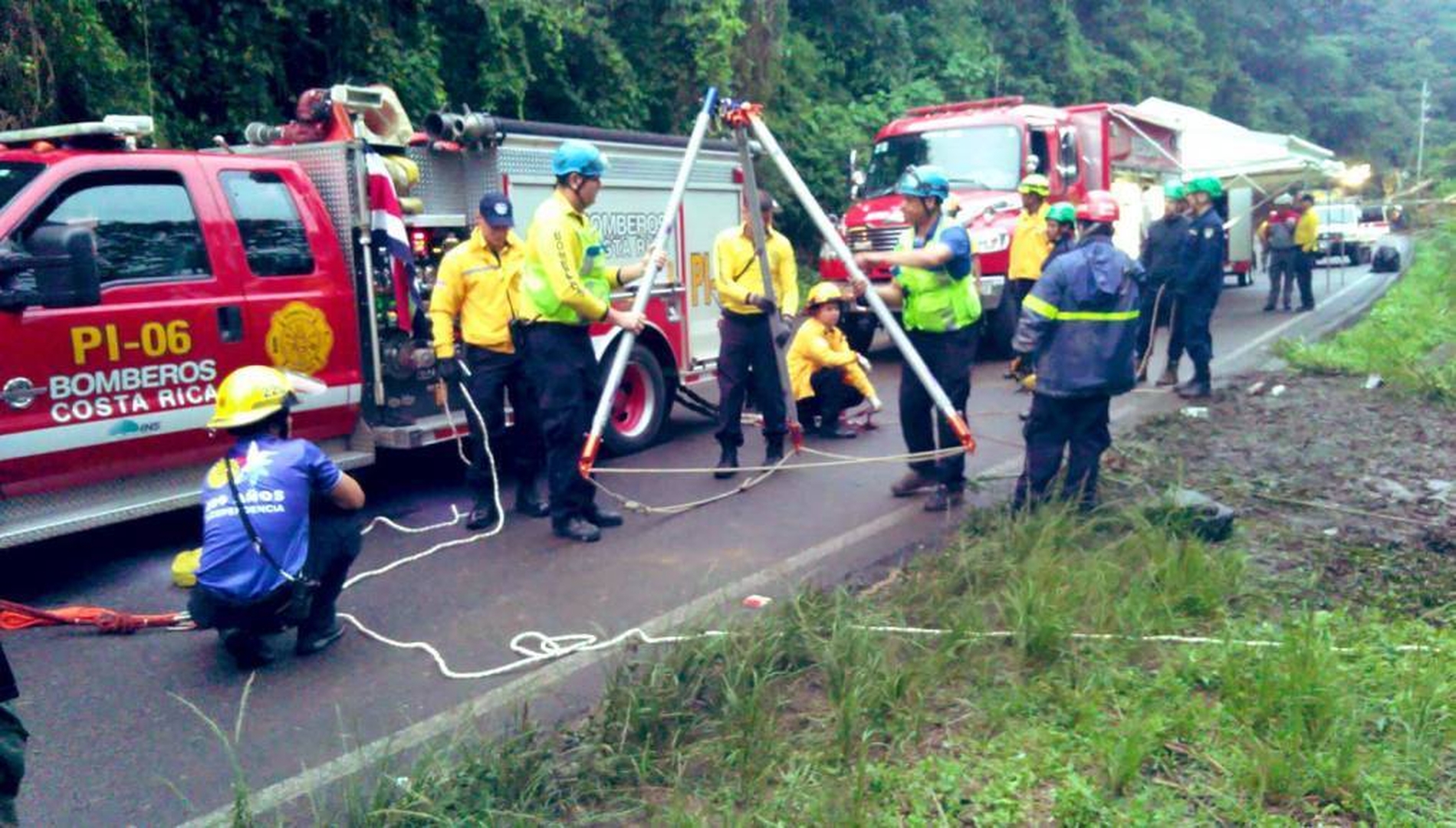 Bus que cayó a abismo deja al menos 9 muertos en Costa Rica