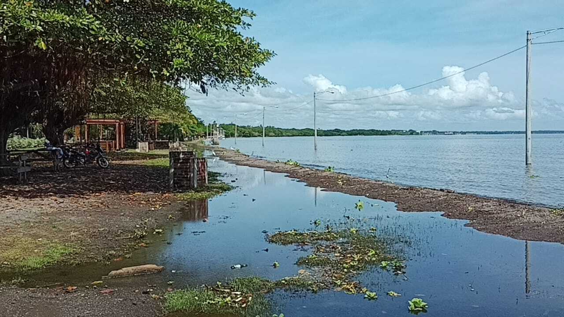 Los niveles de agua del Gran Lago de Nicaragua se vieron aumentados por la intensidad de las lluvias que provocó la tormenta tropical Julia.