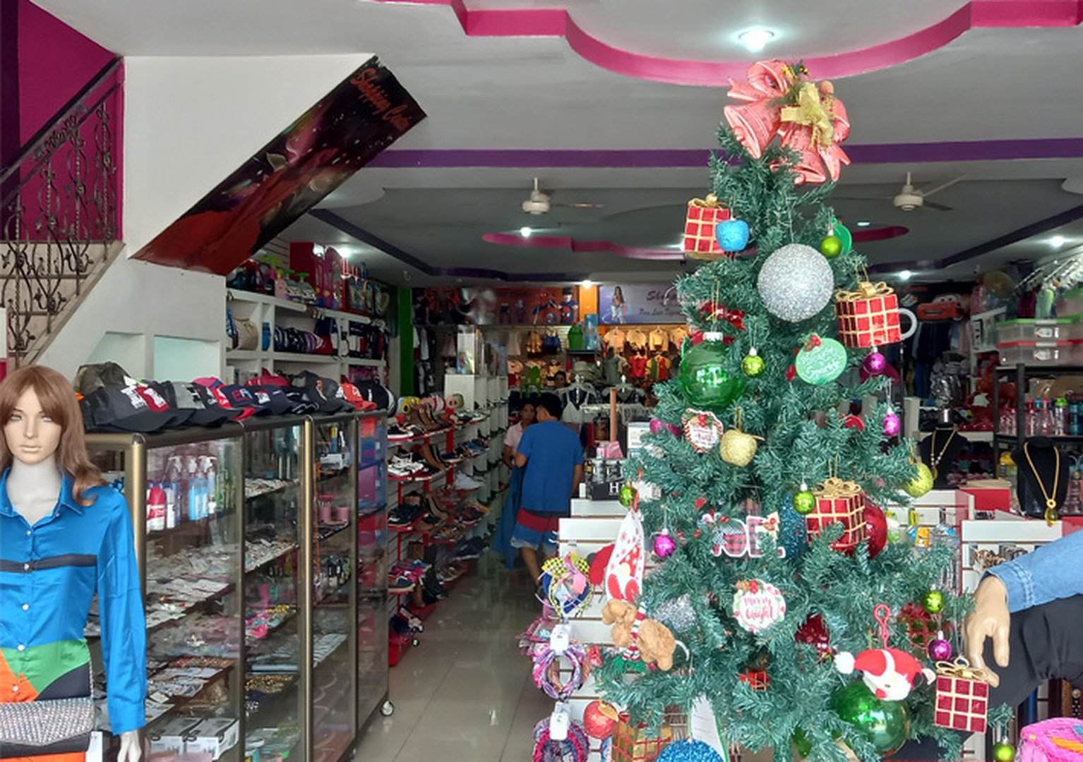 Ya el comercio de Juigalpa está surtido con mercadería alusiva a la temporada decembrina.