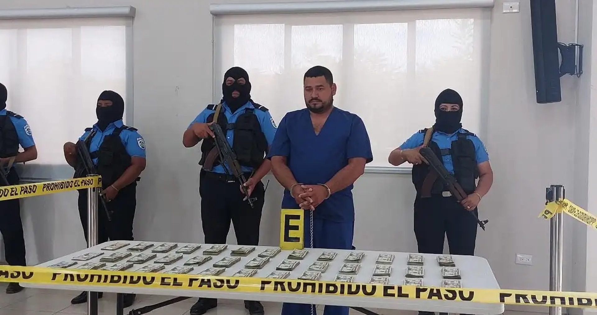 Mario Antonio Quiroz Juárez, de 39 años de edad, quien supuestamente pretendía ingresar a Nicaragua con 38 mil 863 dólares en efectivo y sin declararlo . Cortesía/PN.  
