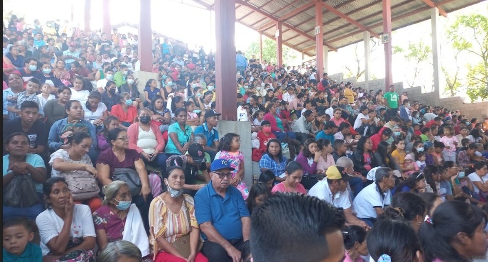 Centenares de familias campesinas de las diferentes regiones de la zona norte del país se dieron cita este domingo, para clamar por la paz que pidieron a la Virgen de Cacaulí.  