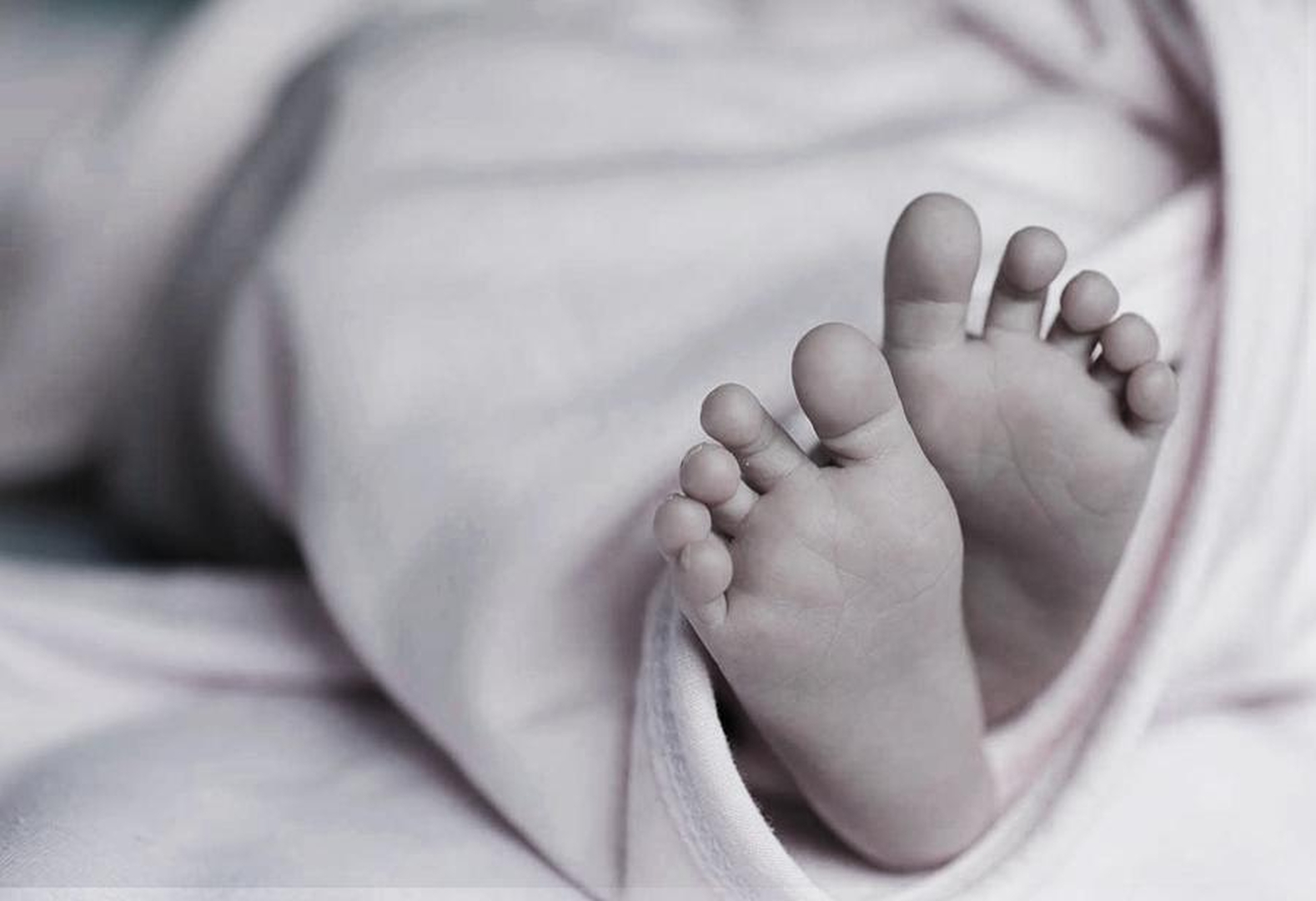Costa Rica: bebé murió en un hospital a causa de varios golpes