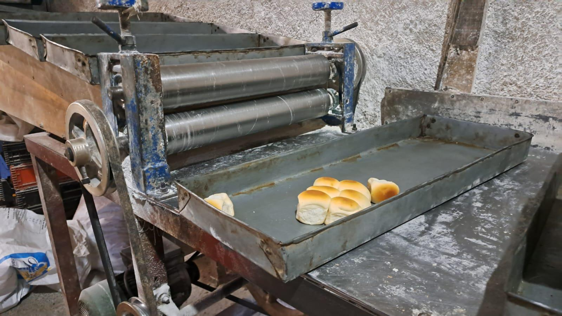 Parte del proceso de producción de pan en el taller de doña María Elena Muñoz, de Masaya.   