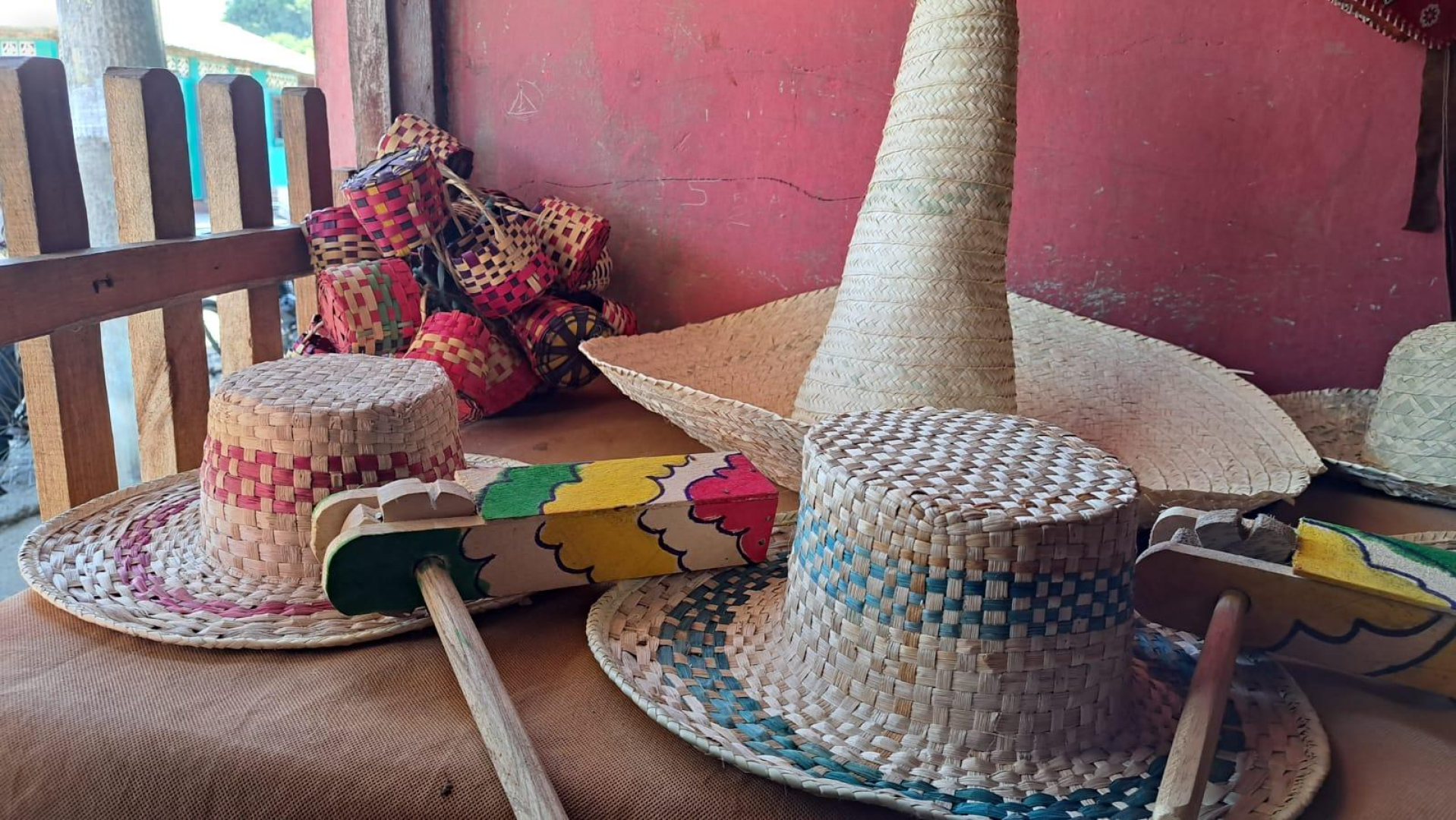 Imágenes de los sombreros de palma que se elaboran en Masaya cuna del folklore Nicaragüenses.