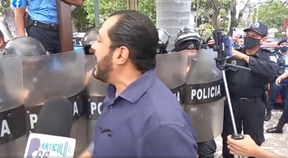 “Esto no es una lucha partidaria, abran su corazón” les dijo Félíx Maradiaga a policías que asediaron conferencia de prensa