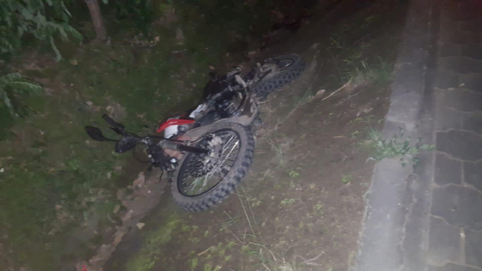 Motociclista muere al estrellarse contra un objeto fijo, en Nueva Segovia