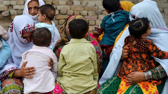 Pánico en una ciudad de Pakistán tras conocerse que hay más de 900 niños infectados con VIH
