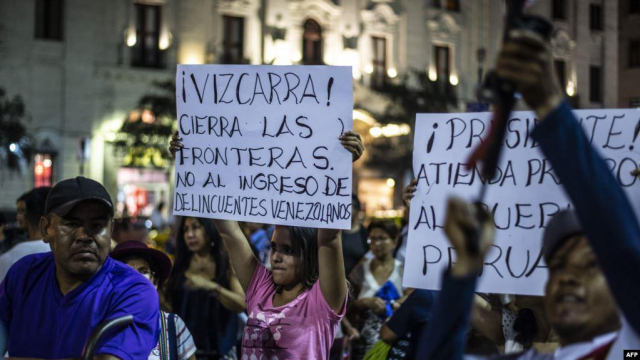 Cientos de peruanos marcharon en rechazo a los migrantes venezolanos