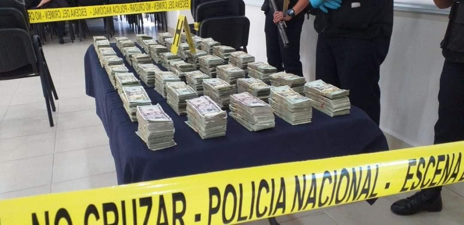 Policía incauta dos toneladas de cocaína y dinero en efectivo