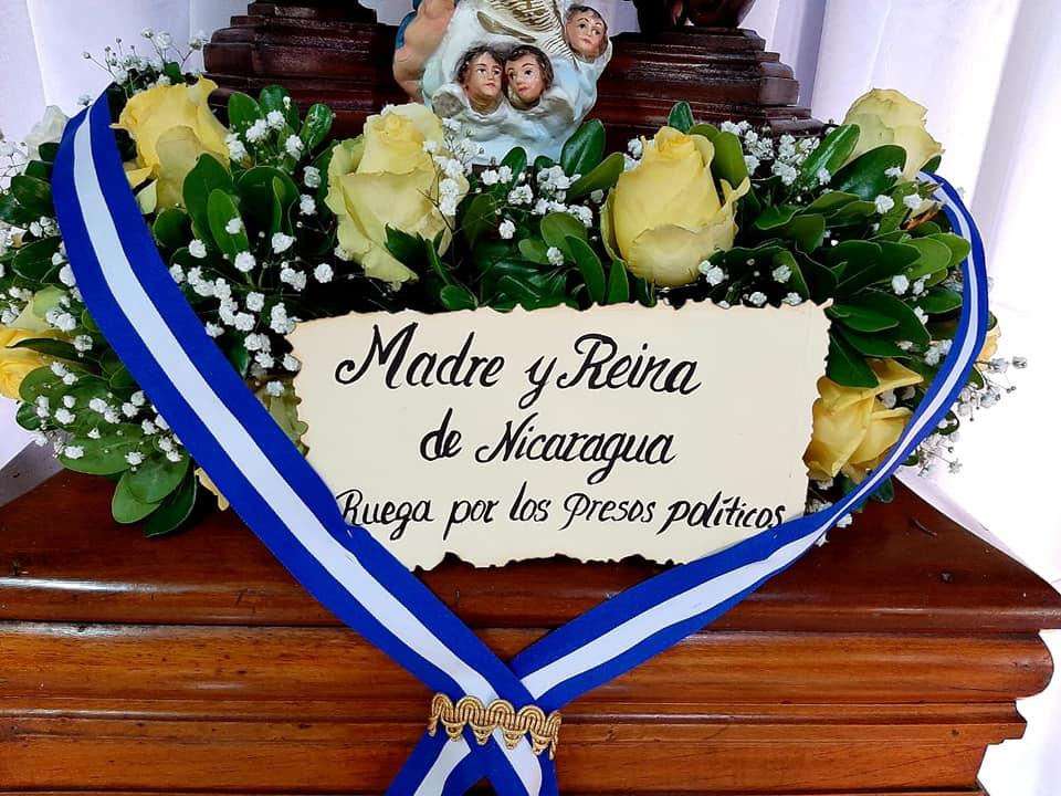 Altar de Yubrank Suazo “Madre y reina de Nicaragua ruega por los presos politicos” 