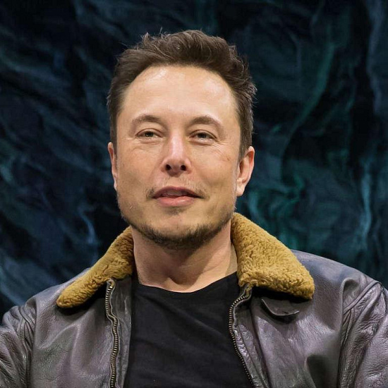 ¿Elon Musk estrena romance con actriz 23 años menor que él?