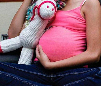 Niña embarazada/imagen de referencia