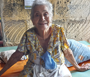 Doña María Teresa Canizales Fernández, sin salir de su cama recordó y contó sus anécdotas como partera de la ciudad de Diriamba, Carazo.