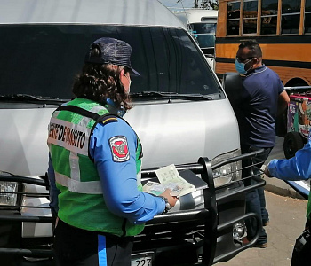 Policía Nacional empieza inspección a vehículos de transporte escolar 
