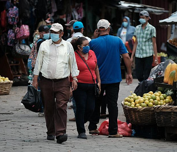 Personas usando mascarillas en Nicaragua, Covid-19