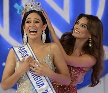 Alisson Wassner recibiendo la corona de Miss Nicaragua