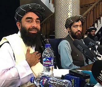 Talibanes completan su gobierno inclusivo “ni una sola mujer”