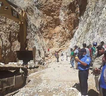 6 mineros artesanales quedan soterrados tras derrumbe en mina de oro 