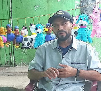 Logró salir del camino equivocado y ahora se dedica a fabricar piñatas en Juigalpa.