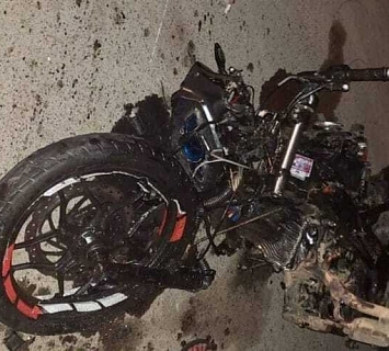 Motociclista muere al estrellarse contra un furgón en Somotillo