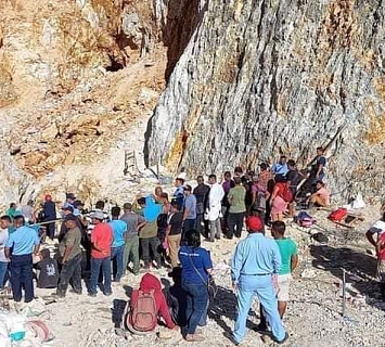 Seis jóvenes mineros artesanales quedaron soterrados la tarde de ayer en la mina El Quemado, municipio de Villanueva, en Chinandega.
