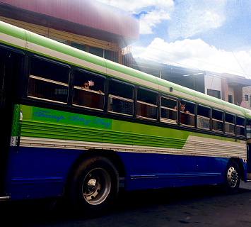 A pesar del comunicado de la Alcaldía, varios buses urbanos siguen cobrando 7 córdobas.