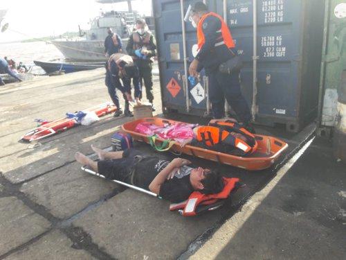 Rescatan vivas a 3 de las 5 personas del naufragio en Laguna de Perlas 