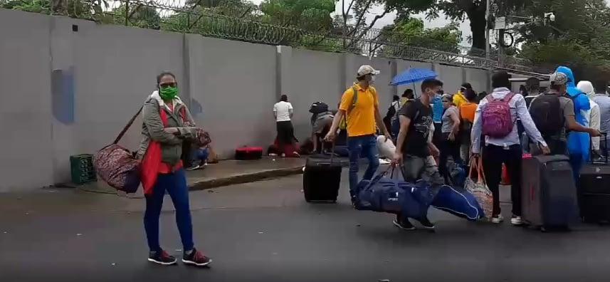 Nicaragüense ingresaron al país tras permanecer varados en la frontera sur/imagen tomada de Republica 18 
