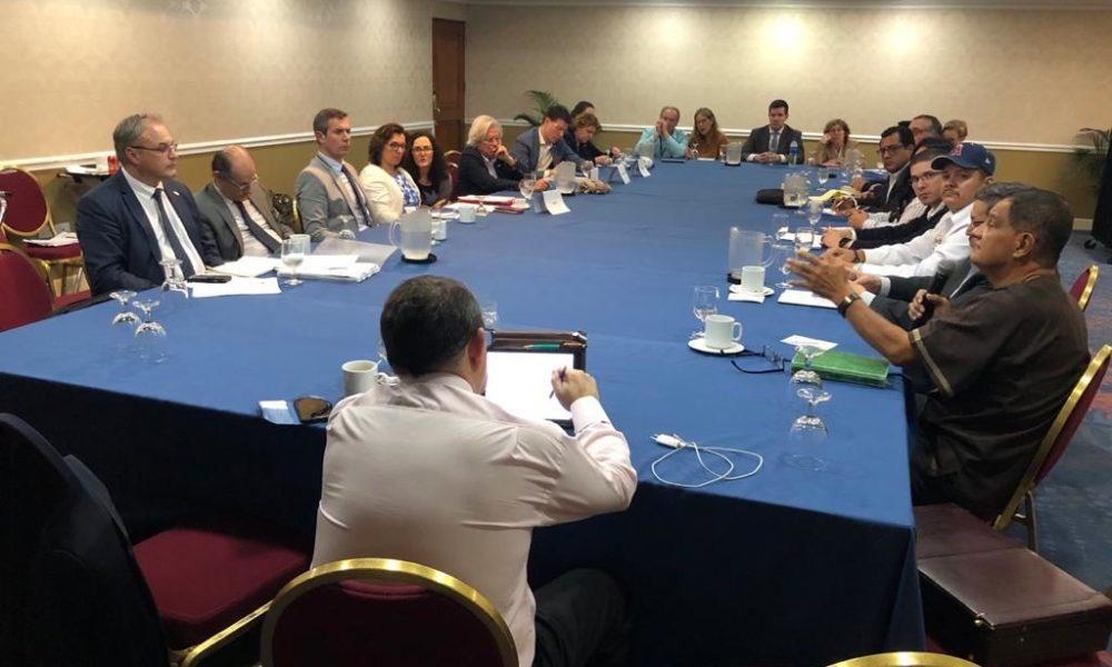 Reunión de opositores con Eurodiputados en El Salvador 