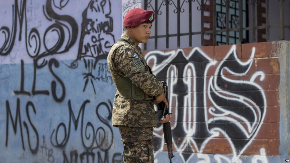 El Salvador ha estado luchando por recuperar territorio de las poderosas pandillas callejeras. El gobierno implementó hace nueve meses una nueva estrategia.