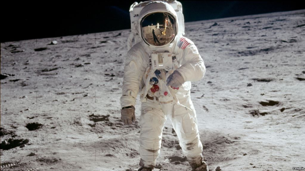 El astronauta Buzz Aldrin camina sobre la superfice de la Luna durante la actividad extravehicular del Apollo 11. [Foto: Cortesía, NASA].