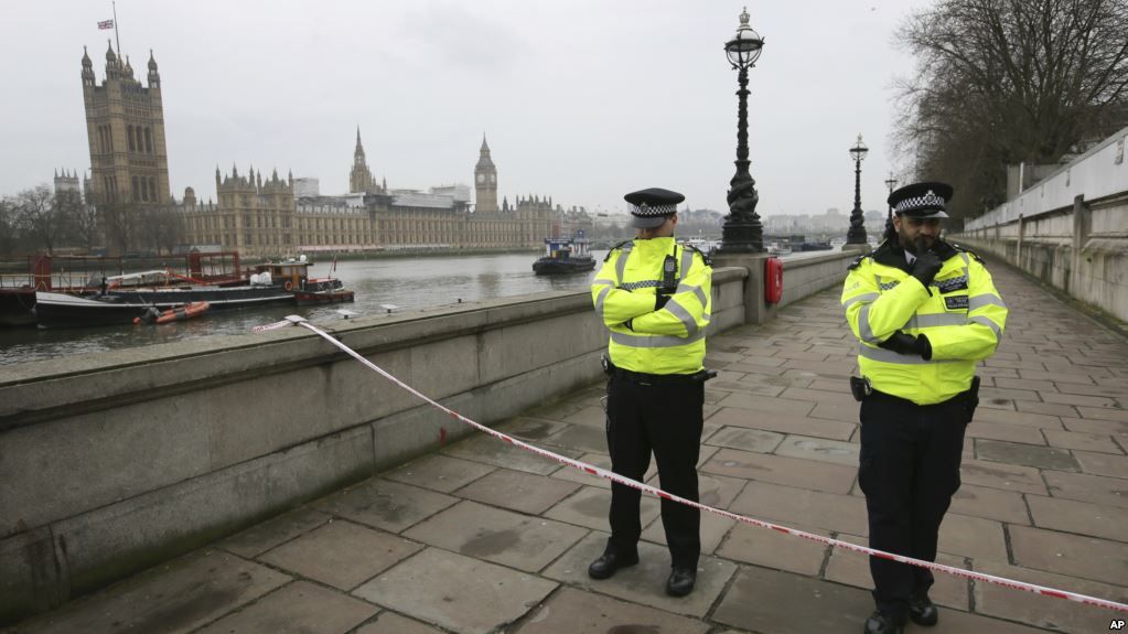 Londres está bajo medidas de seguridad extraordinarias con un aumento en la presencia de agentes armados y desarmados.