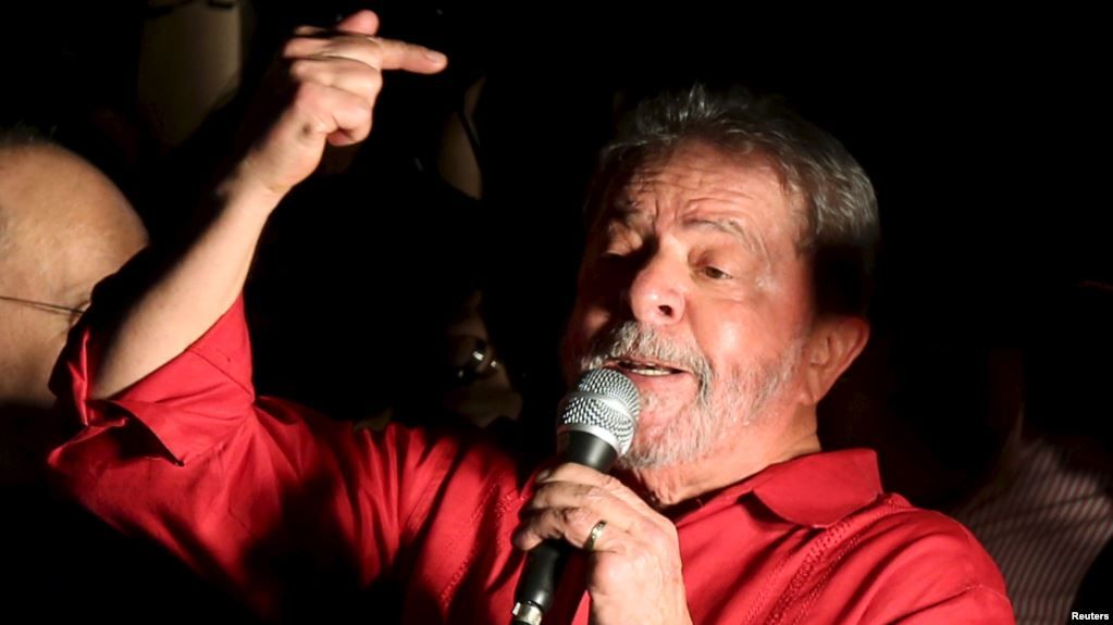 El ex presidente de Brasil Luiz Inacio Lula da Silva fue condenado a más de 9 años de prisión por corrupción y lavado de dinero en el caso Lava Jato.