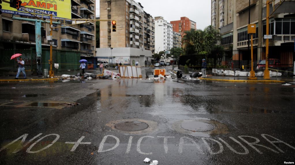 La oposición ha llamado a empresarios y trabajadores a no trabajar el jueves y "trancar" las calles y avenidas en Venezuela.