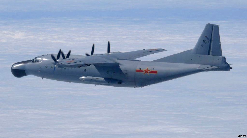 Avión de fabricación china Y-8 similar al desaparecido este miércoles en Myanmar.