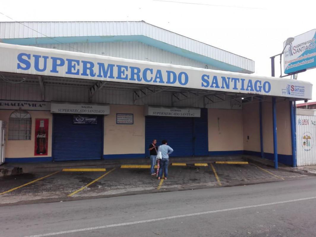 El Súper Santiago de la ciudad de Jinotepe cerró sus puertas el día del Paro Nacional se asume que está es la razón por la cual se da el cierre de la Farmacia que funciona dentro del establecimiento-Imagen/StereoRomance