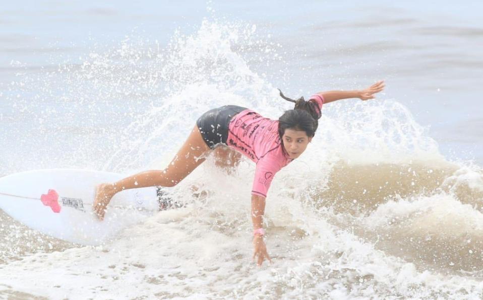 Joven surfista de 22 años fallece tras ser alcanzada por un rayo mientras practicaba