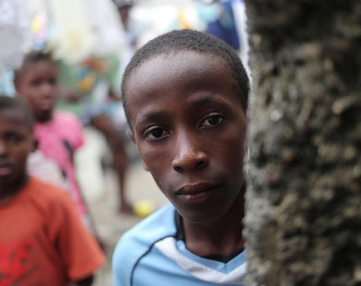 Por la crisis humanitaria, menores en Haití se ven obligados a unirse a las bandas criminales para conseguir alimento.