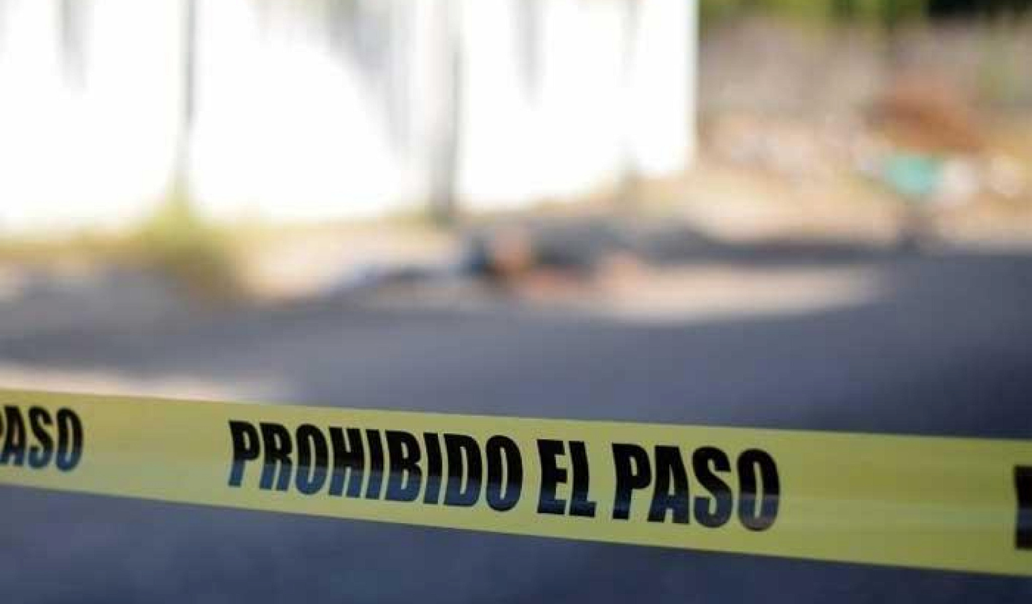 Dos muertos y un lesionado deja vuelco de camioneta en Rancho Grande