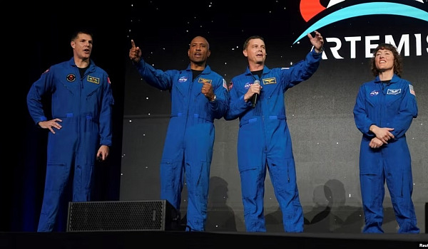 Imagen de archivo de los cuatro astronautas que viajarán a la órbita lunar en la misión Artemis II en 2024.