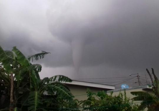 Circulan imágenes de la supuesta formación de un tornado en Ciudad Sandino, Managua