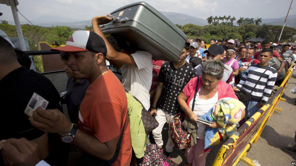 Más de 70.000 venezolanos entran y salen de Colombia diariamente en busca de alimentos. Según cifras de Migración Colombia un un 5 % no regresa a Venezuela.