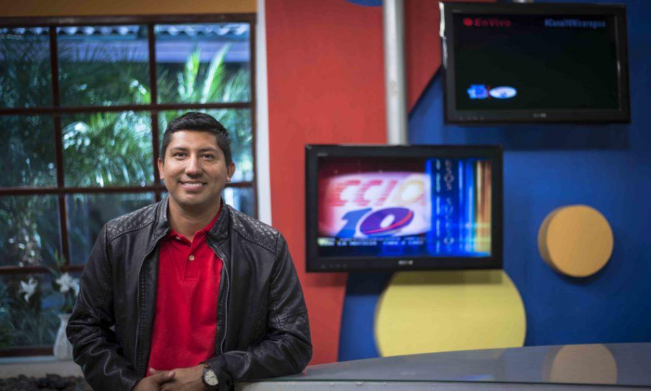 Willih Narváez, el periodista que encara a los funcionarios en Canal 10