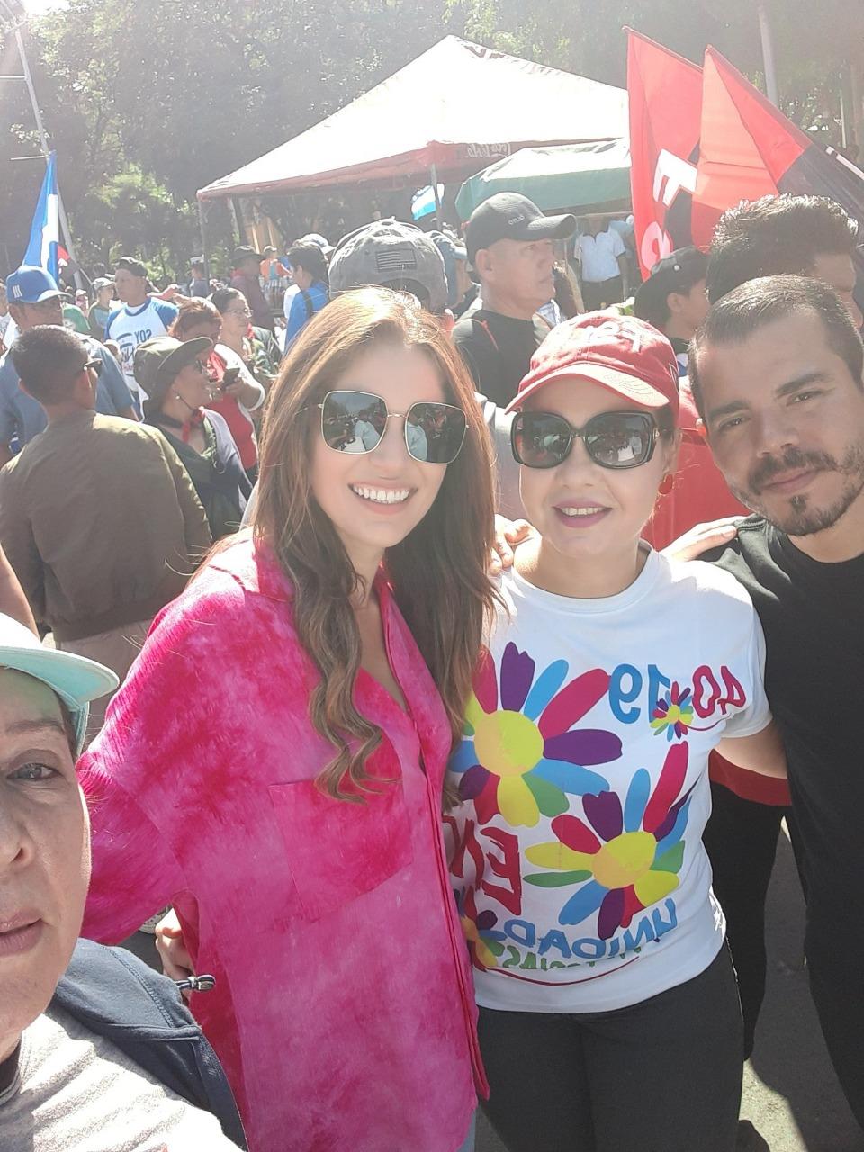 Xiomara Blandino y Juan Carlos Ortega en la caminata Organizada por el Gobierno/imagen obtenida en redes sociales 